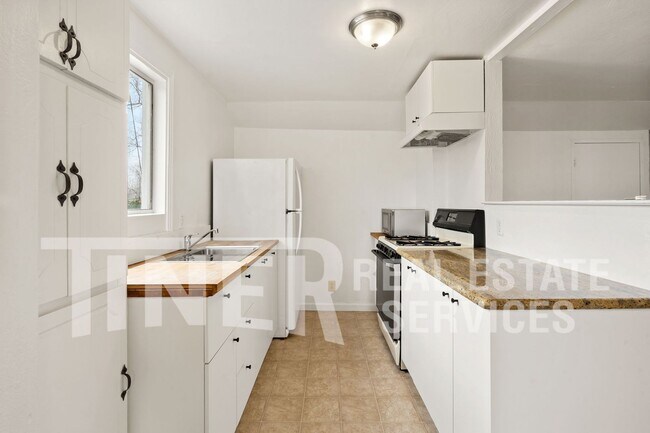 Building Photo - 1531 Virginia Ave