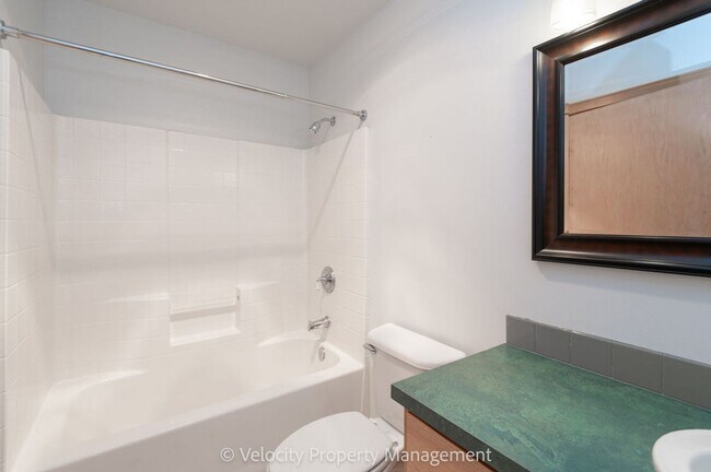 Building Photo - Charming Westside Home!