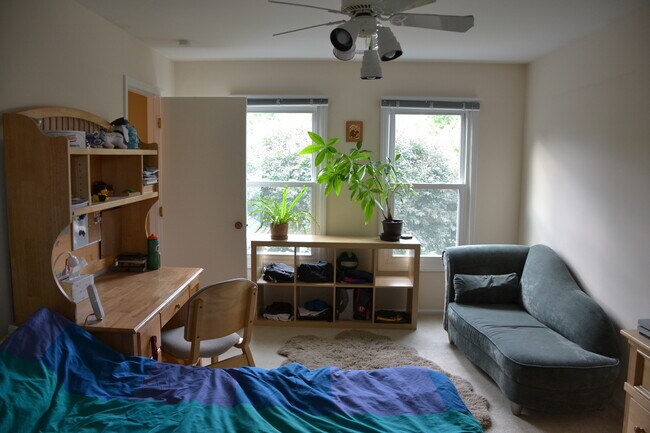 Building Photo - 439 Thorndale Ct