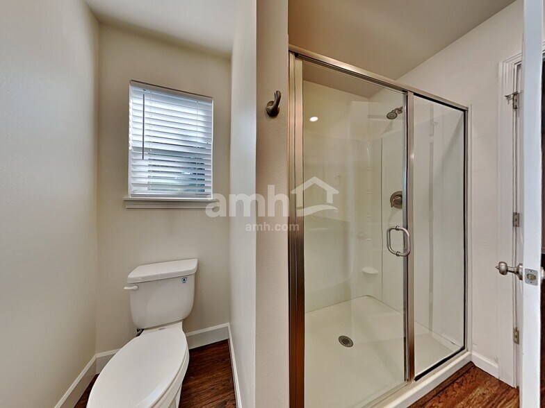 Building Photo - 13938 106th Ave E