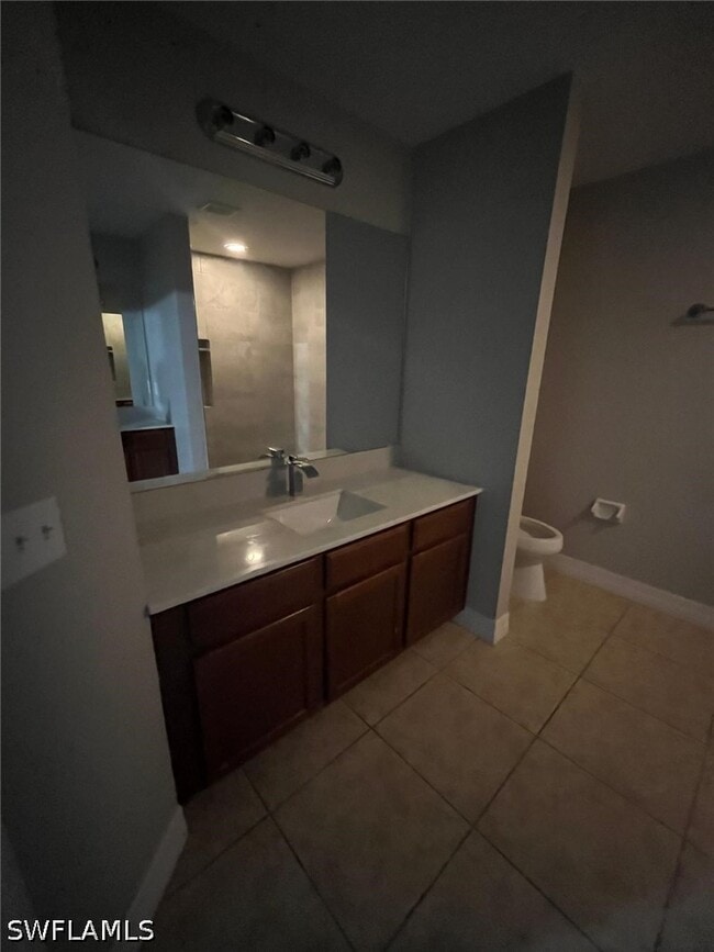 Building Photo - 742 Center Lake St