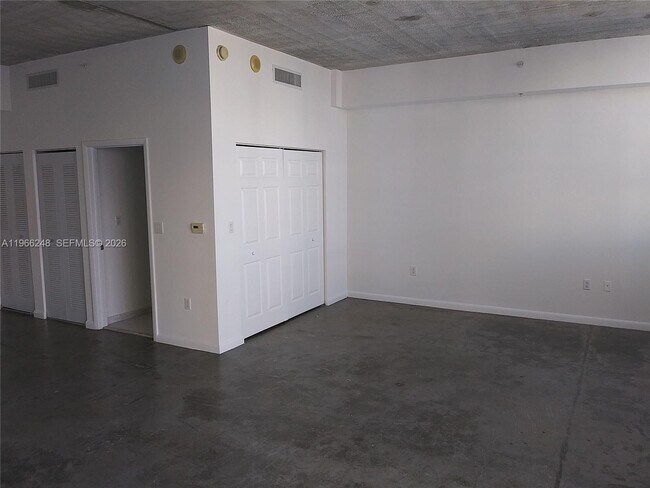 Building Photo - 133 NE 2nd Ave