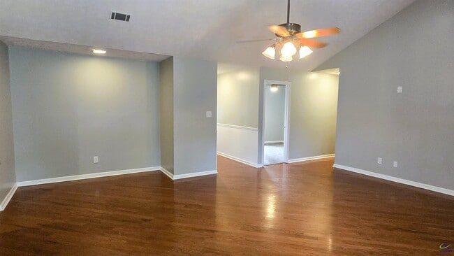 Building Photo - 102 Buckskin Dr