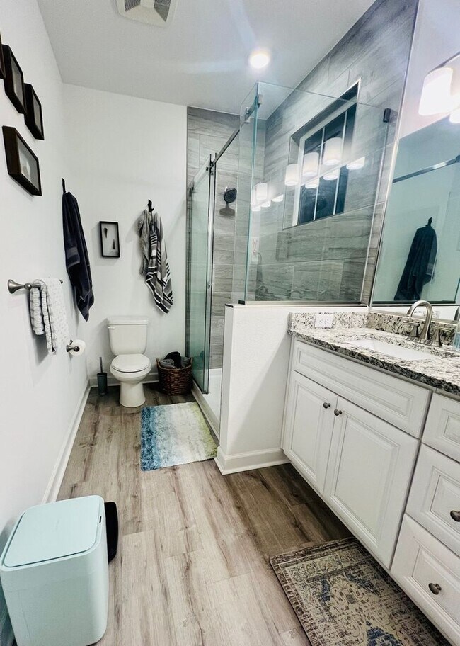 Building Photo - Spacious 3BR House 2 Blocks from the Beach