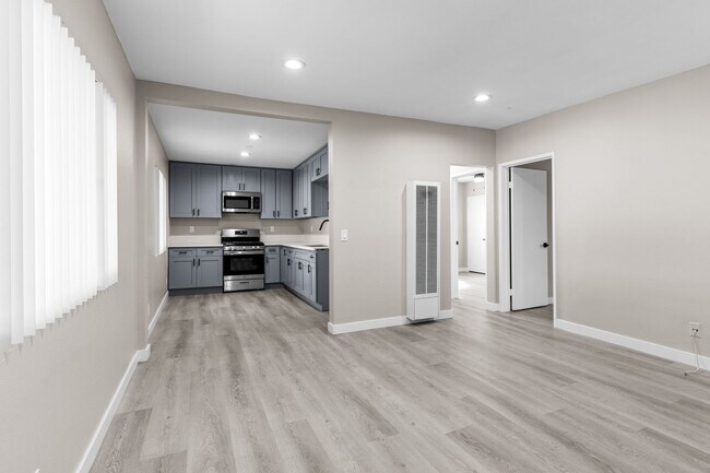 Interior Photo - 113-201 South Lillie Avenue