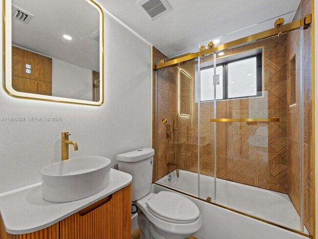 Building Photo - 5841 SW 13th St