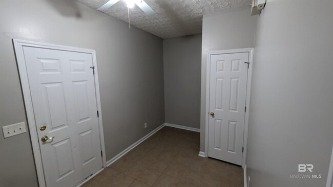 Building Photo - 25873 Rambo Ln