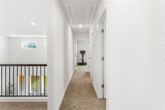 Building Photo - 1828 Walnut Grv Bnd