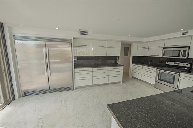 Building Photo - 468 Golden Isles Dr