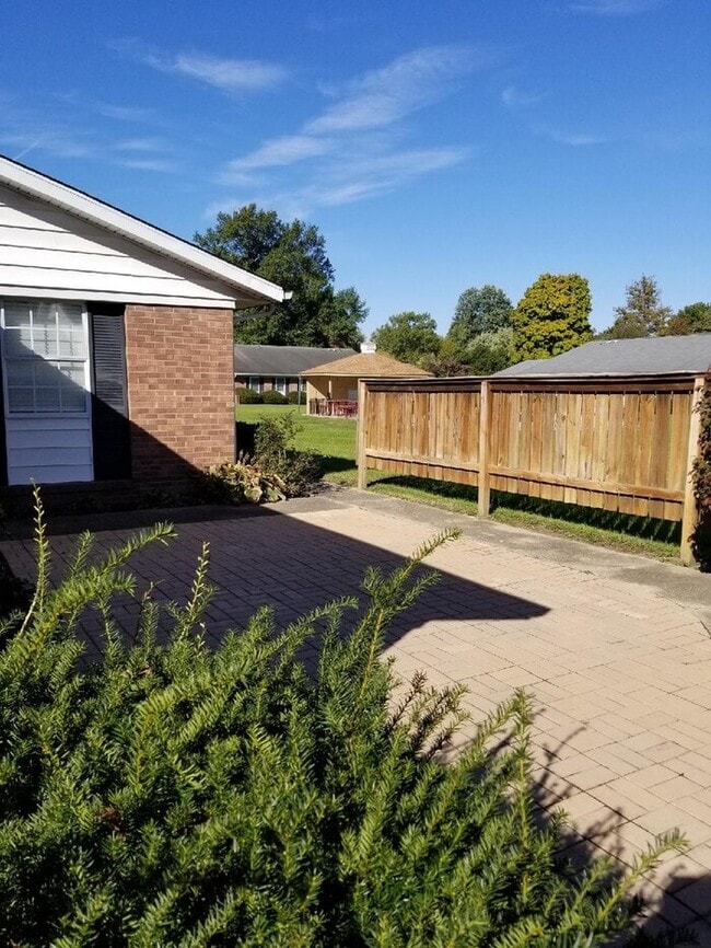 Building Photo - 3 bed 2 bath condo in a great location with awesome amenities!