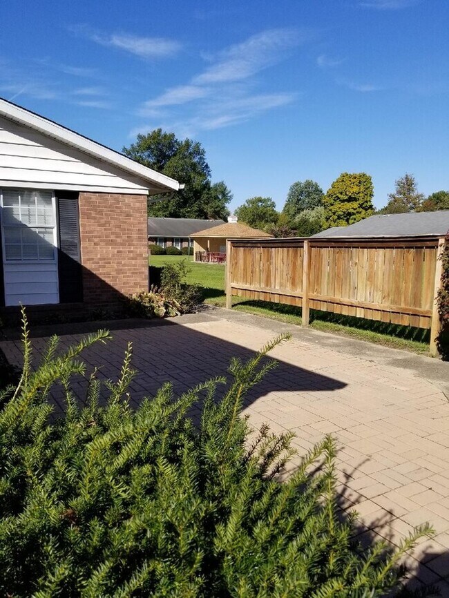 Building Photo - $99 Mother's Day Special - Large 3 Bedroom, 2 Baths and *Pets Welcome!!!