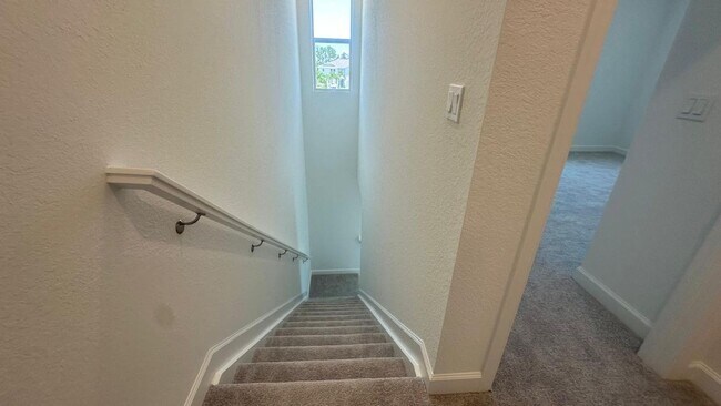 Building Photo - 553 Rivergrass St