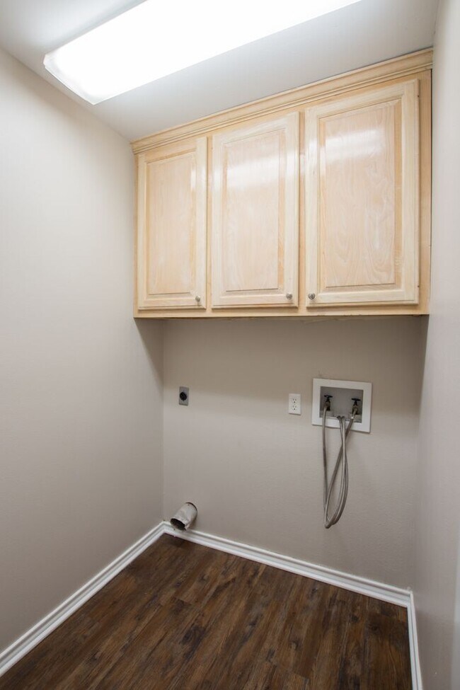 Building Photo - 5716 Bostick Dr