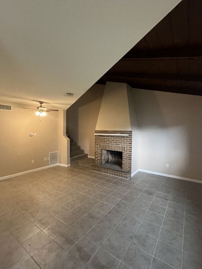 Building Photo - Updated 2BR/1.5BA Townhome w/ Office + Garage