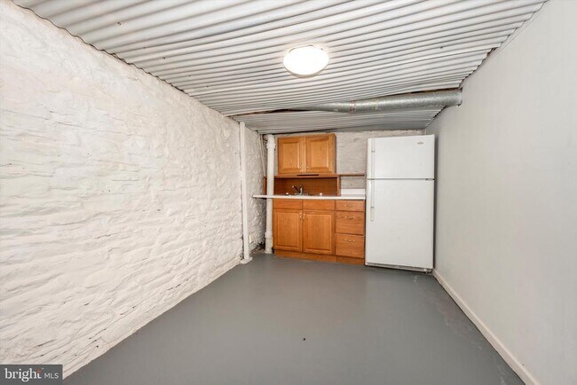 Building Photo - 315 E Patrick St