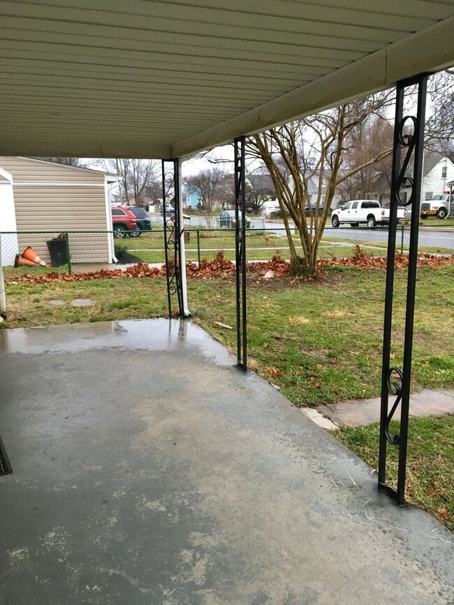 Building Photo - Charming 3 Bedroom/1 Bathroom Home with Carport - Dundalk!