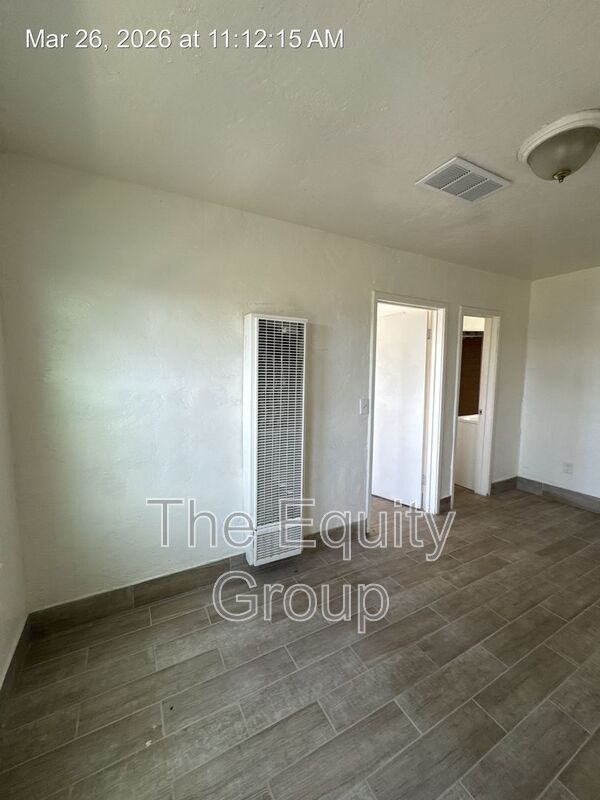 Building Photo - 240 E Hanford Armona Rd