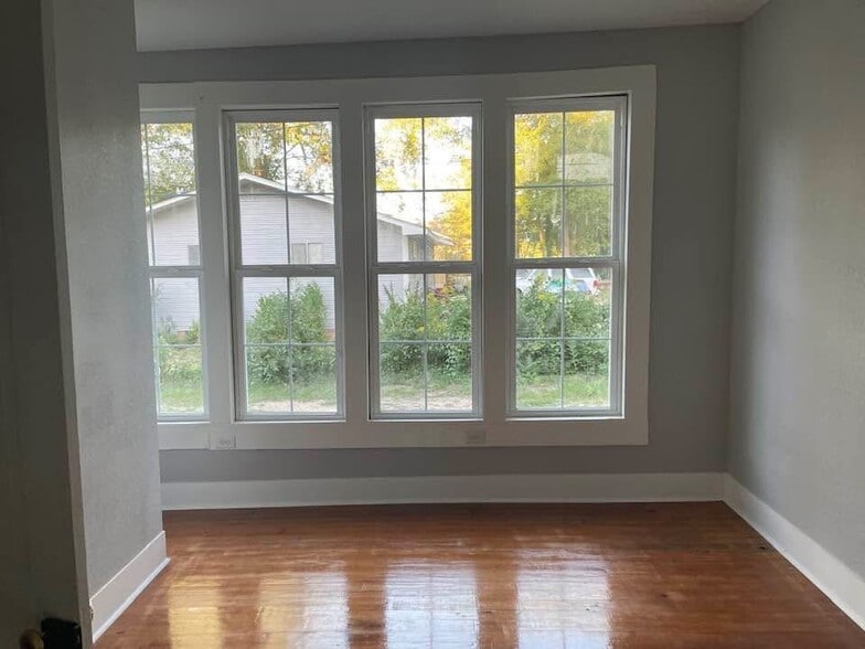 Building Photo - 201 E 3rd St