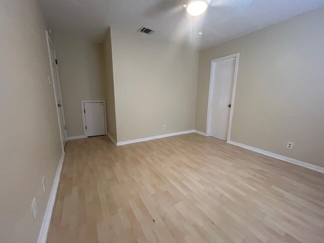 Building Photo - 2122 Lazy Ridge Dr