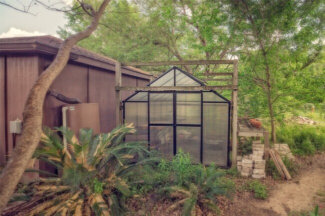 Building Photo - 13927 Lynnwood Ln