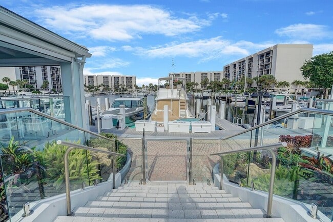 Building Photo - 2727 N Ocean Blvd