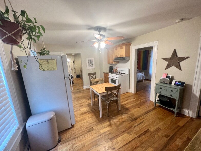 Building Photo - 30 Thorpe St