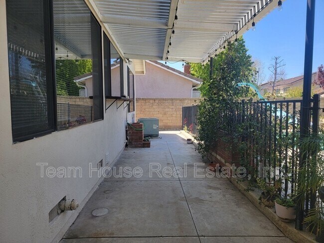 Building Photo - 23423 Vía Boscana