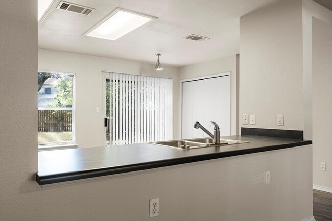 Building Photo - 10643 Marshitahs Way