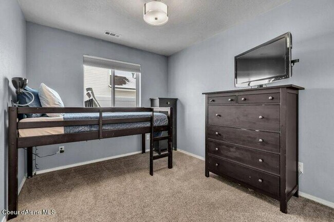 Building Photo - 3-Bedroom Home in The Landings – Fully Fenced Yard & 2-Car Garage