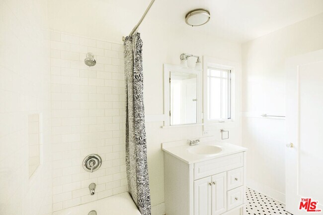 Building Photo - 824 Brent Ave