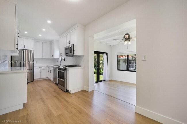 Building Photo - 5970 SW 16th St