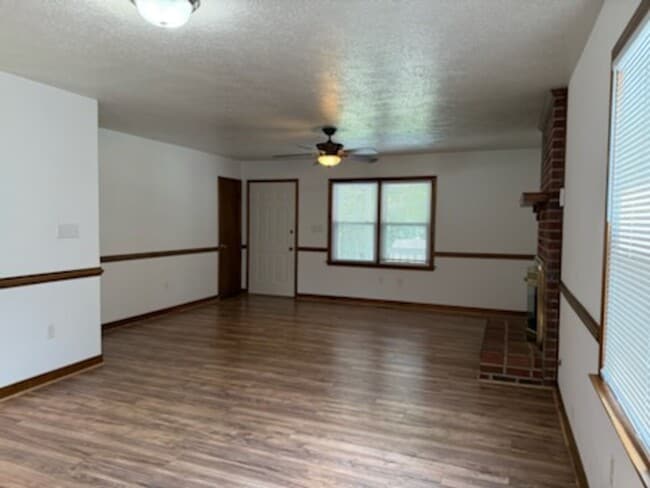 Building Photo - 3 Bedroom 2 Bath Rancher in Mechanicsville!