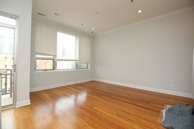 Building Photo - 1609 W Warren Blvd