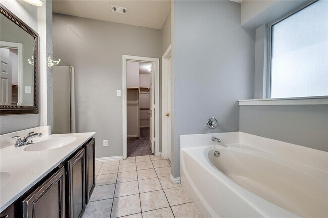 Building Photo - 9801 Cedarcrest Dr