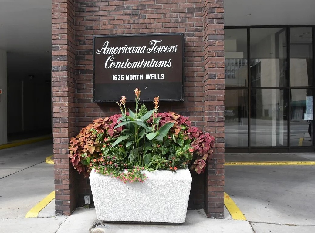 Building Photo - 1636 N Wells St