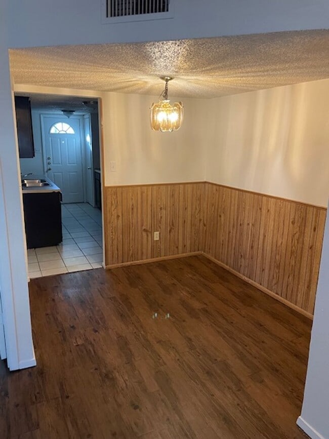 Building Photo - 708 Cooper N Ct