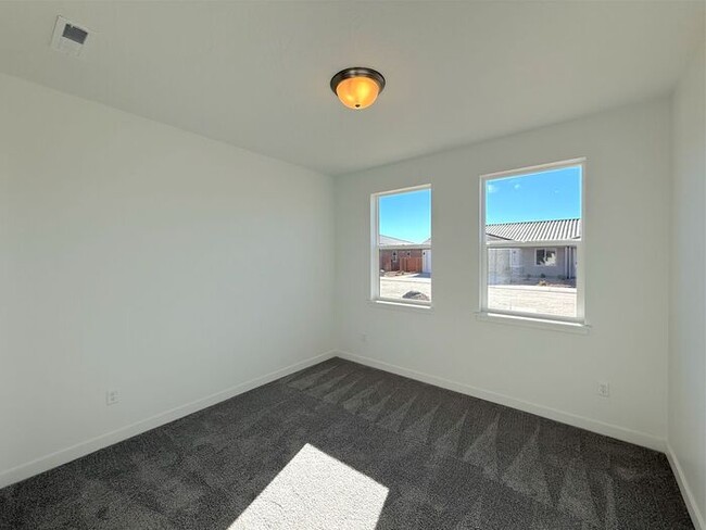 Building Photo - New 3 bed, 2.5 bath with 2 car garage home