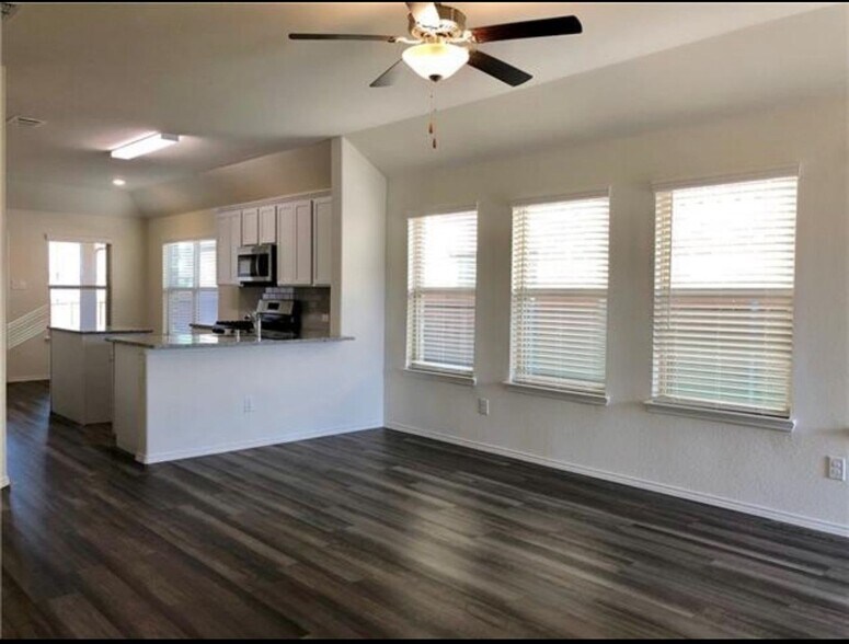 Building Photo - 4002 Bighorn Dr