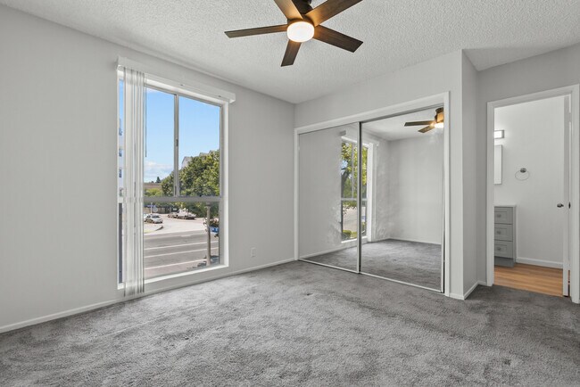 Building Photo - 15286 Sutton St