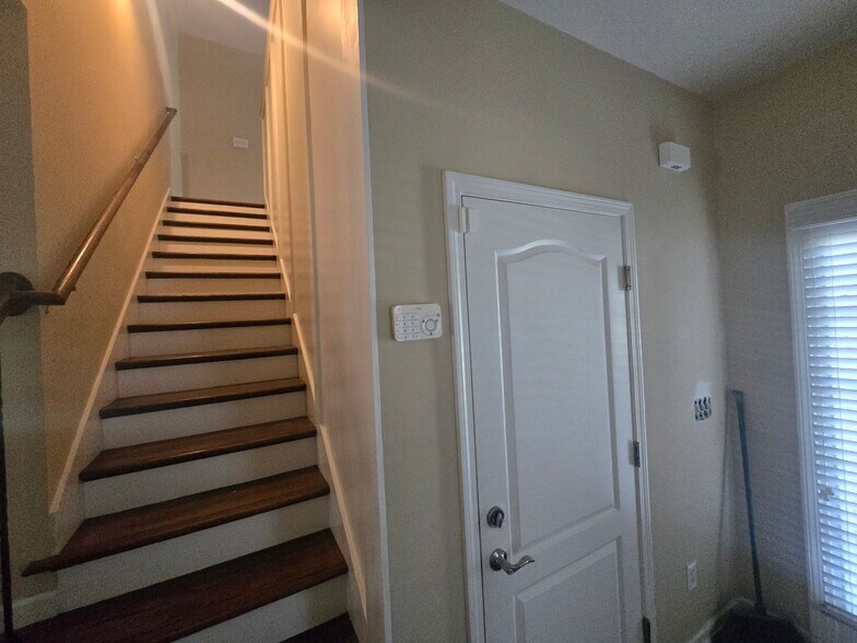 Building Photo - 173 Blackpool Dr