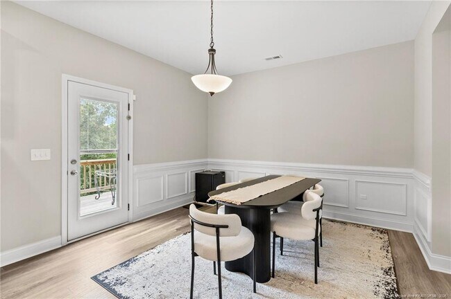 Building Photo - 112 Nairn St