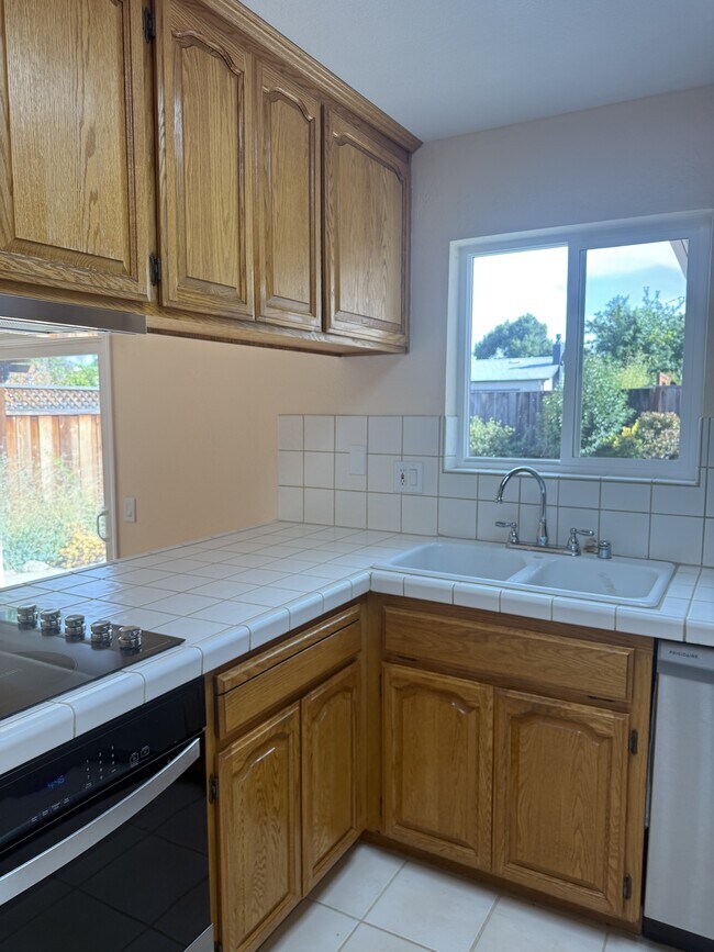 Building Photo - 964 Dawnview Ct