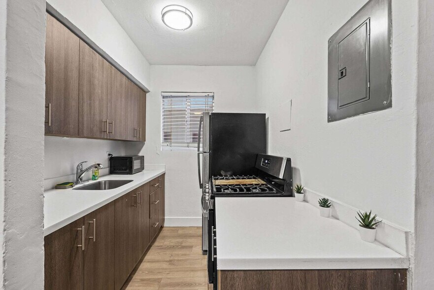 Building Photo - 7340 Harding Ave