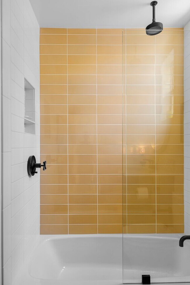 Building Photo - Modern 2 BDR Retreat: Serene Backyard