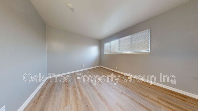 Building Photo - 418 6th St