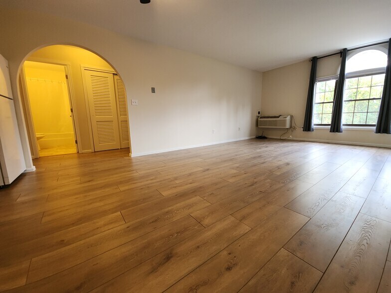 Open floor plan - 24 West Rd