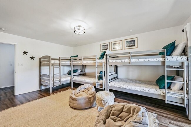 Building Photo - 115 Comanche Dr