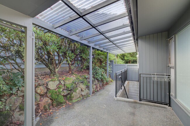 Building Photo - 4Bd/1.75Ba Seattle House