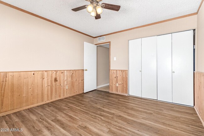 Building Photo - 1049 E Carter Dr