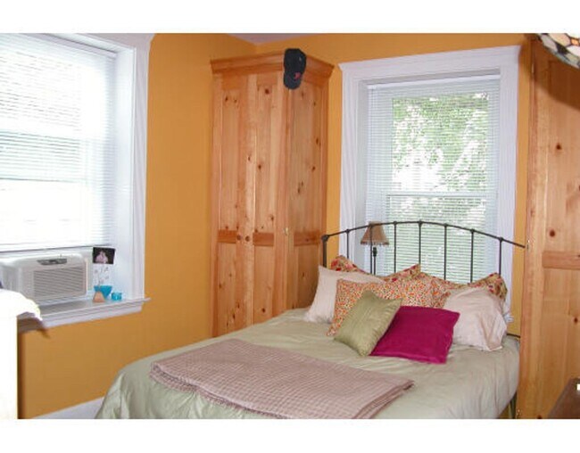 Building Photo - Renovated 1 bed and 1 bath